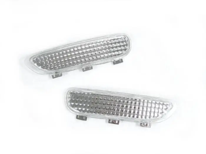 Original BMW E46 2D/Cabrio Crystal Clear DEPO Front Bumper Reflector