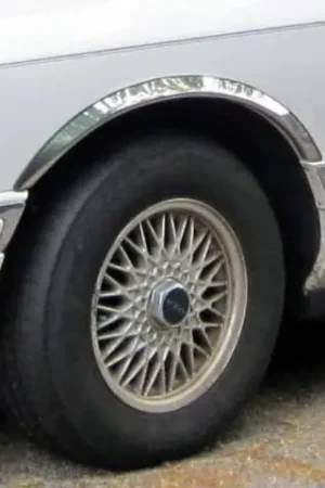 TOWN CAR 4dr QAA Molded Stainless 4pcs Wheel Well Fender Trim WZ36680 Direct From Manufacturer